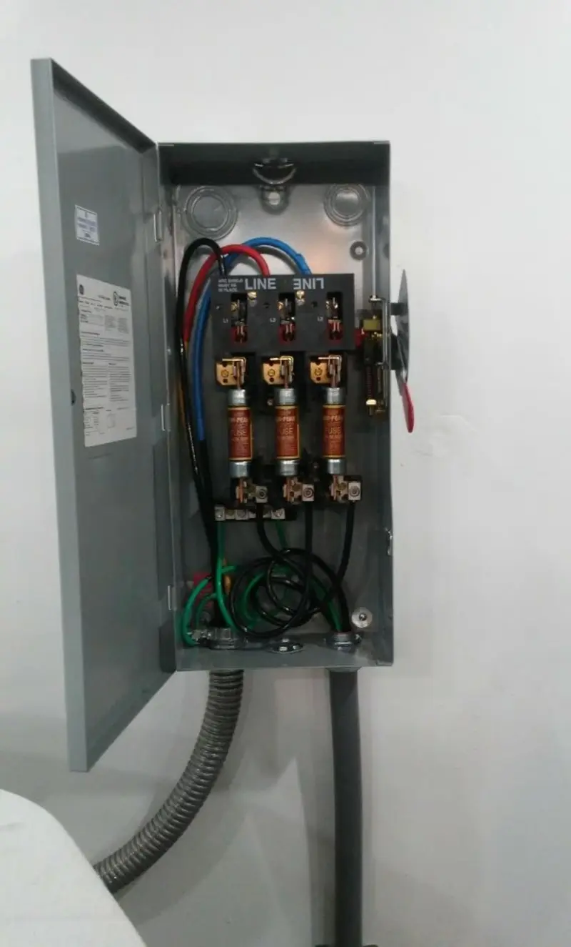 Three-phase disconnect switch installed for Smoke Detector Installation in Redmond